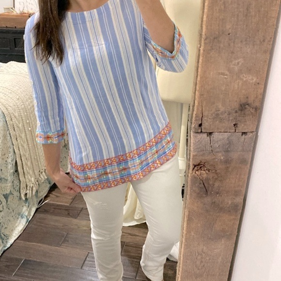 A La carte blue striped embroidered top size medium - Picture 1 of 8